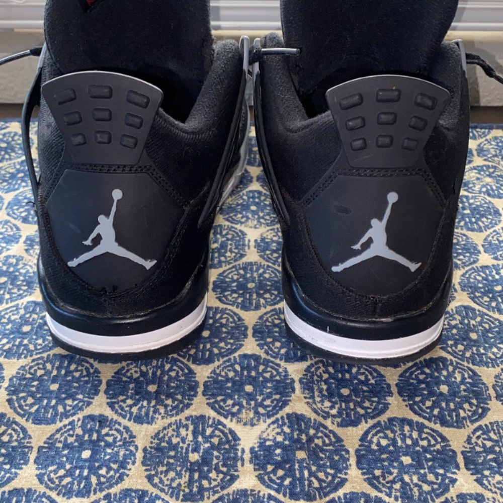 Black air Jordan 4